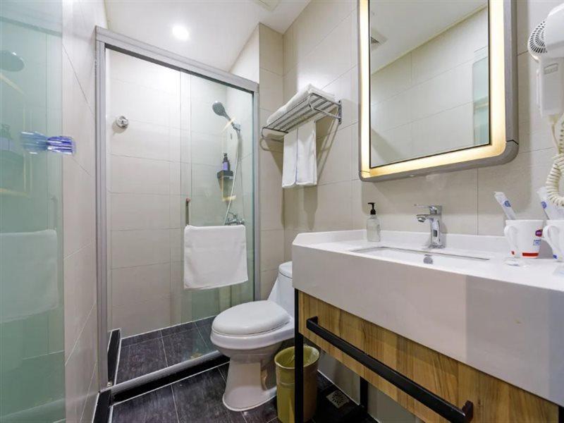 Hanting Zhizaoju Road Hotel 2*